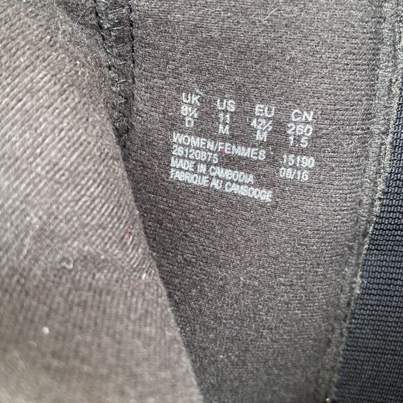 Clarks Womens Sz 11M Black Suede Zip Buckle Ankle Fashion Boots Bootie - Picture 10 of 10